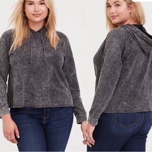 Torrid Mineral Wash Hoodie Sweatshirt Gray Faded size 2 2X 18-20 Raw Hem
